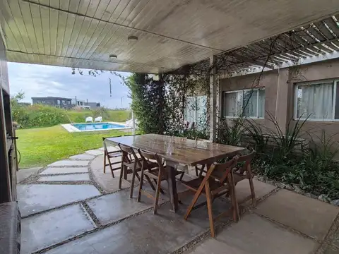 Casa en ALQUILER diciembre y enero El Canton Golf con piscina y jardin