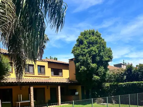 Casa en Alquiler Temporal con 3 cocheras