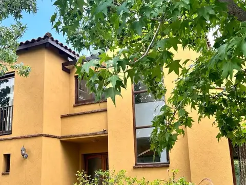 Casa 5 ambientes con 3 baños