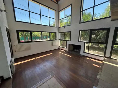 Casa 5 ambientes con 3 baños
