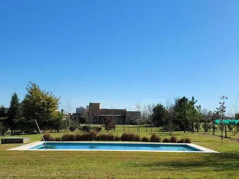 Casa en Venta con 3 cocheras
