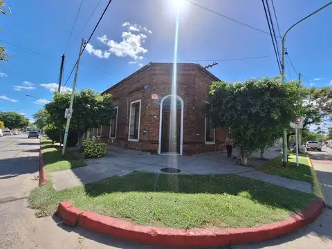 Casa 6 ambientes con 4 baños