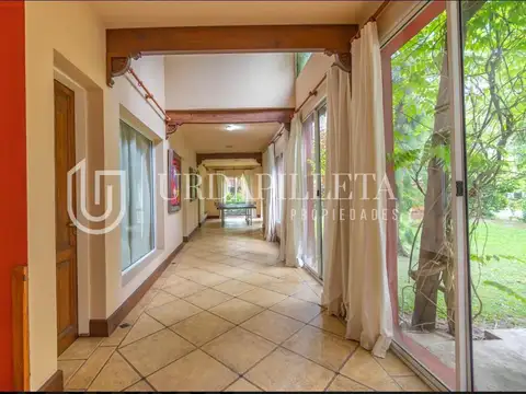 Casa en doble lote en barrio La Pradera