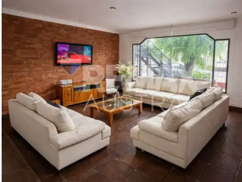 Casa 5 ambientes con 3 baños