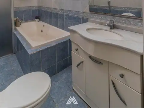 Casa 4 ambientes con 2 baños