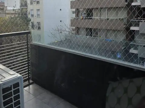 DPTO 2 AMB  FRENTE .BALCON TOILETTE  BAÑO SUITE 45 mts totales.,split frio/calor en el living