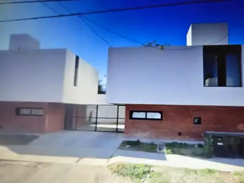 ZONA LA ESTANZUELA - DUPLEX 2 DORM 2 BAÑOS COCHERA