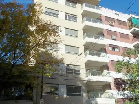 Excelente Semipiso de categoría con balcón - Caballito