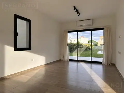 Casa en Alquiler en Haras Santa María, USD 1.500