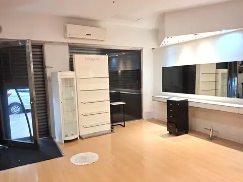 Local  con oficina con vidriera