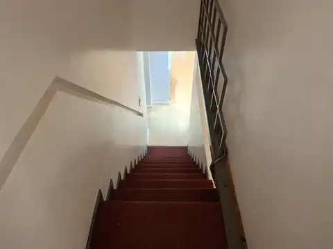 Local  con oficina con vidriera