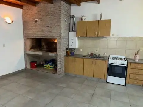 Casa 9 ambientes con 3 baños
