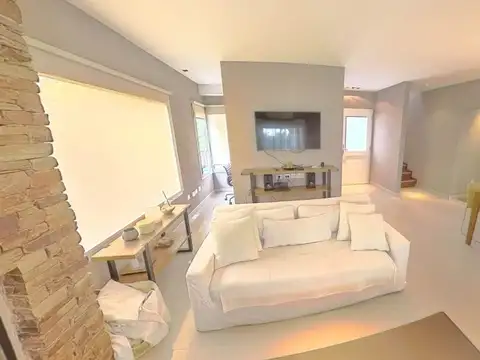 Casa 6 ambientes con 4 baños