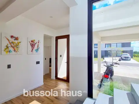 Casa 6 ambientes con 4 baños