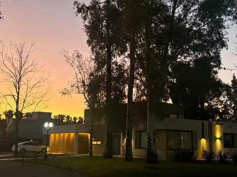 Casa en Alquiler en La Cesarina, USD 2.400