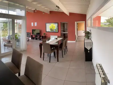 Casa 7 ambientes con 4 baños