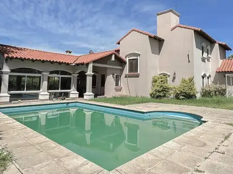 Casa en venta en El Tipal, pileta y amplio jardín  - Salta