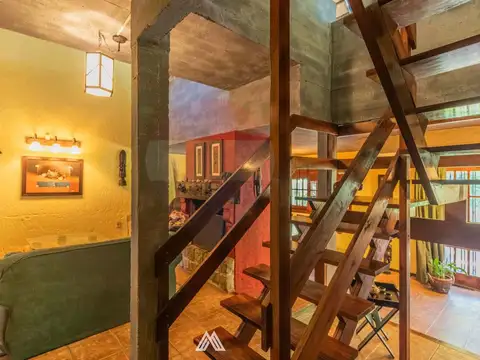 Casa 6 ambientes con 2 baños