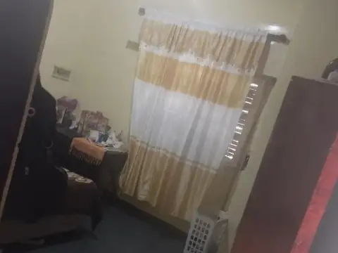 Casa en venta - 3 Dormitorios 1 Baño - Merlo