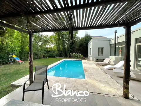 Casa 6 ambientes con 3 baños