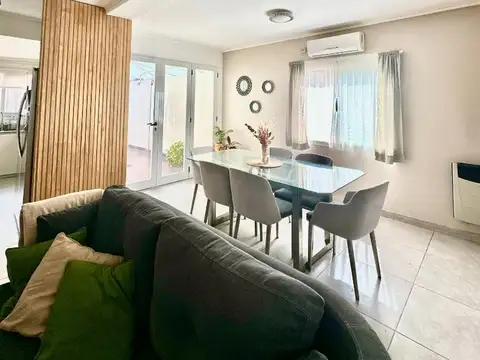 Casa en esquina, 2 dorm, patio y quincho - Gral Paz 815