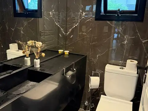 Casa en Alquiler Temporal con 12 cocheras