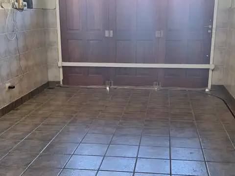 Villa Devoto. Pje.Alta Gracia 3400 Excelente Casa 5 amb. lote 8.66 x 21