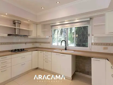 Casa 5 ambientes con 3 baños