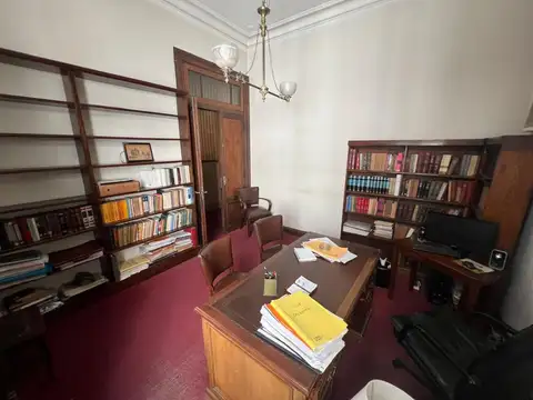 Oficina 9 ambientes con 2 baños