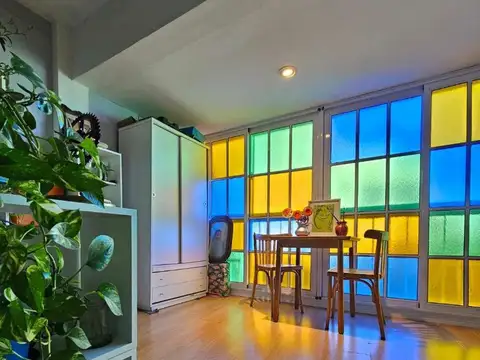 GRAN AMBIENTE CON BALCON COCINA SEPARADA Y VISTA PANORAMICA