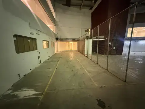 Depósito 1900m2 incluye oficinas en alquiler para Habilitacion disponible