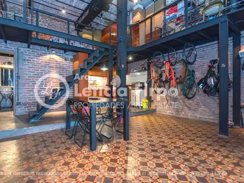 Vivienda/local con subsuelo y entrepiso estilo loft industrial. Sin expensas.