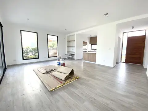 Casa 4 ambientes con 3 baños