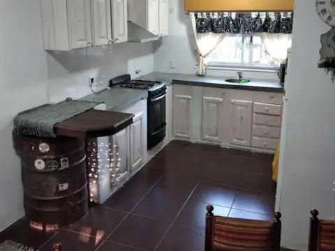 Casa 5 ambientes con 2 baños