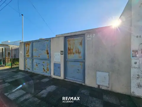 VENTA CASA CENTRICA DE UN DORMITORIO COCHERA