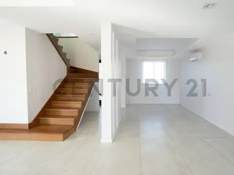 GRAND BELL- Casa de 3 dormitorios con Excelente fondo al Golf