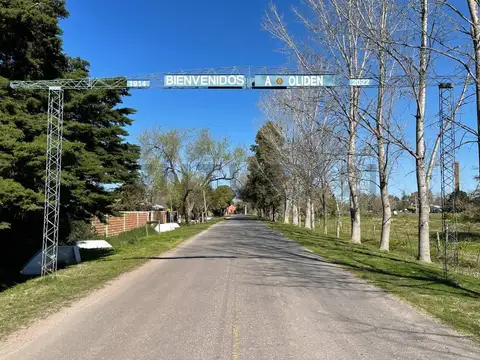ACCESO AL PUEBLO SOBRE ARCO DE BIENVENIDA A OLIDEN