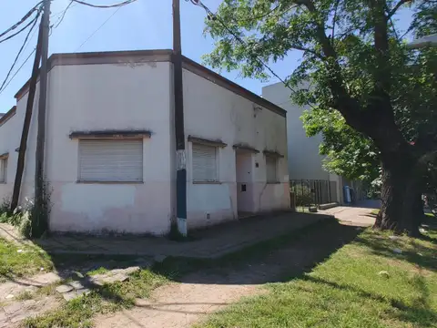 Galpon en Venta en Villa Elvira, USD 180.000