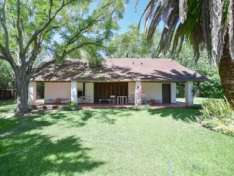 CASA EN 422 Y PARQUE CENTENARIO