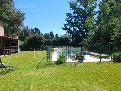 Casa en Venta con 2 cocheras