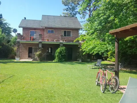 SDA. Venta Chalet en dos plantas con 6 dormitorios en el Country Los Quinchos. Pilar, APTA CREDITO