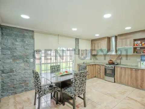 Hermosa Casa 4 ambientes - Martin Coronado