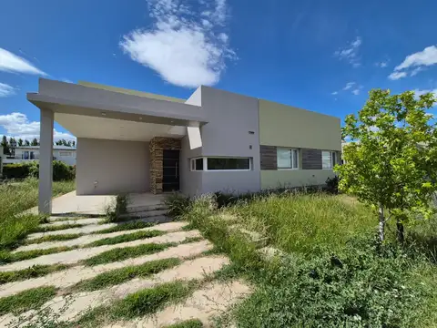 Alquiler Casa 3 dorm y pileta en Barrio La Castellana Neuquen