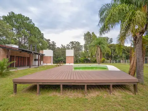 Increible casa con gran parque Villa California