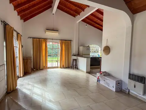 Casa 4 ambientes con 2 baños