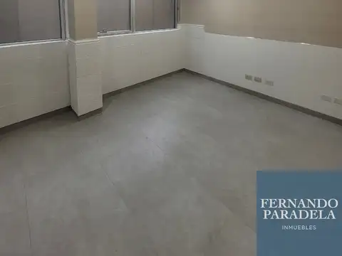 Oficina en Alquiler con 2 cocheras