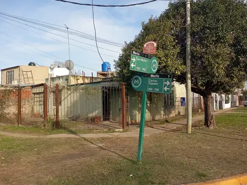 Casa a refaccionar de 4 ambientes en Merlo