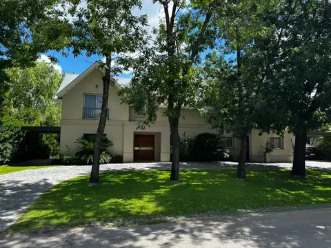 Venta Casa 5 Ambientes con Dependencia en Carmel Country Club Pilar