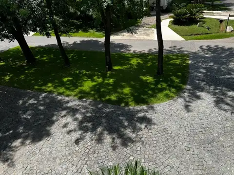 Casa en Venta con 3 cocheras