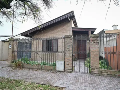 Casa familiar con pileta y 3 dormitorios